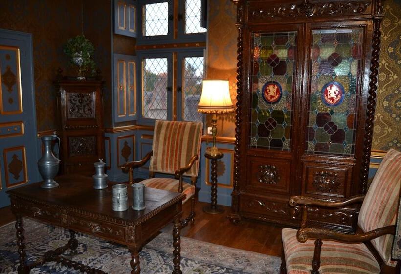 غرفة قياسية, Château De Peufeilhoux