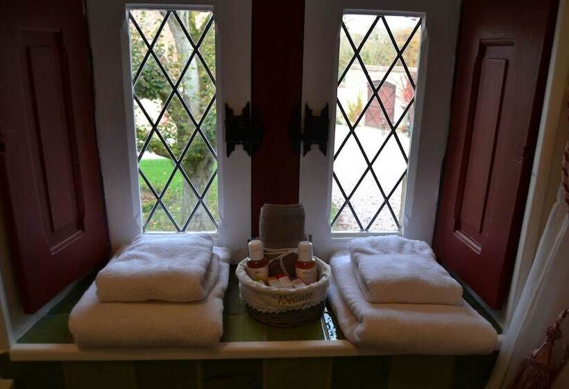 غرفة قياسية, Château De Peufeilhoux