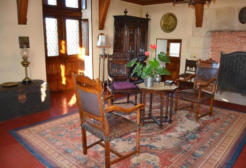 جناح عائلي, Château De Peufeilhoux