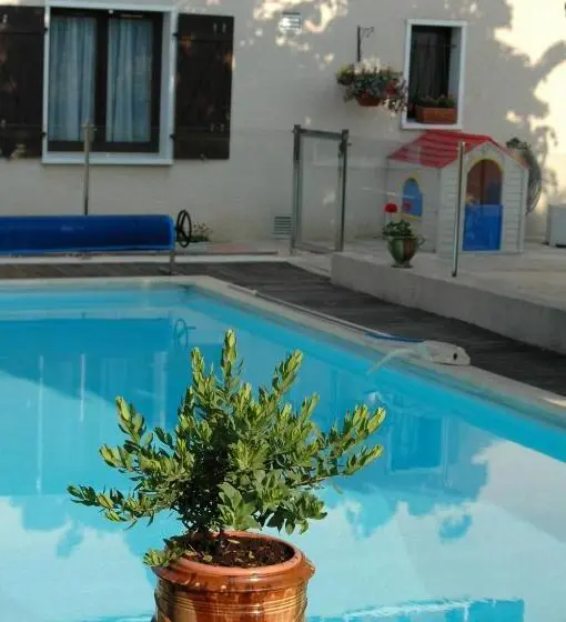 اتاق استاندارد, Le Jardin De Roses Dominique Loreau