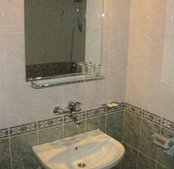 חדר סטנדרט לשלושה עם מרפסת, Koral