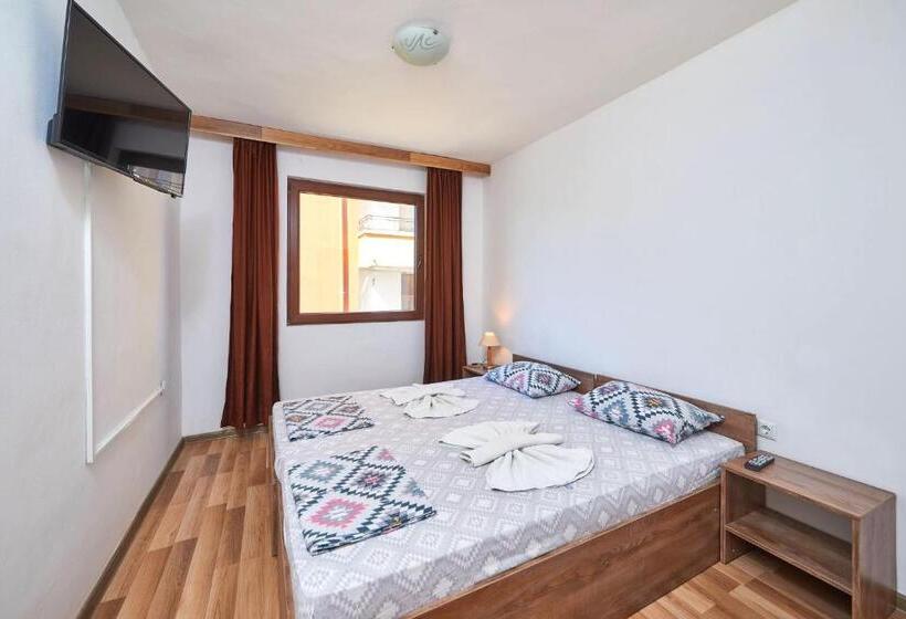 סוויטה עם מרפסת, Koral