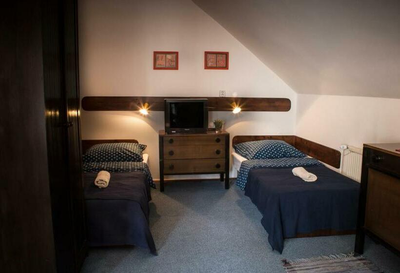 اتاق کلاسیک چهارنفره, Penzion Bazalka