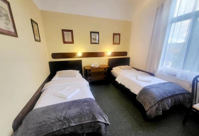 اتاق کلاسیک سه تخته, Penzion Bazalka