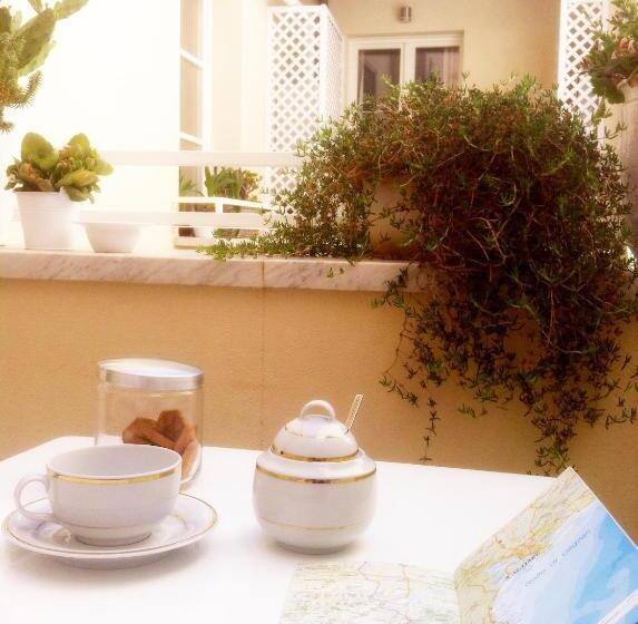 带阳台的豪华间, Efamoresca