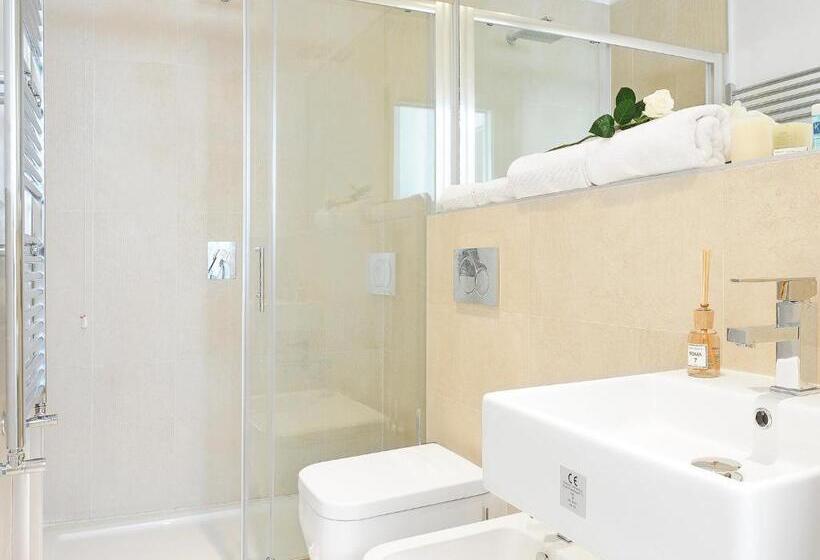 带阳台的豪华间, Efamoresca