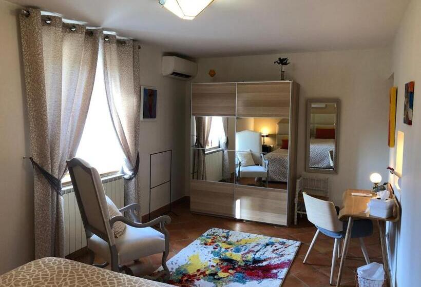 غرفة قياسية, Mas De Chantounette