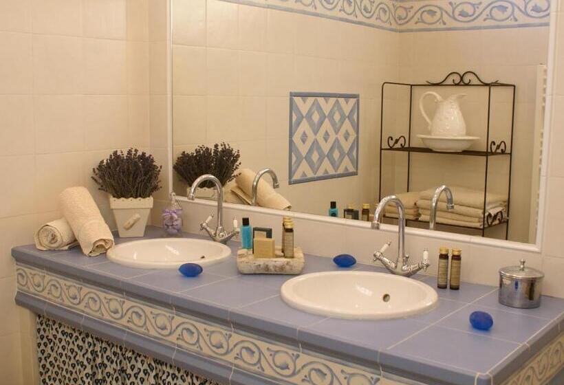 غرفة قياسية, Mas De Chantounette