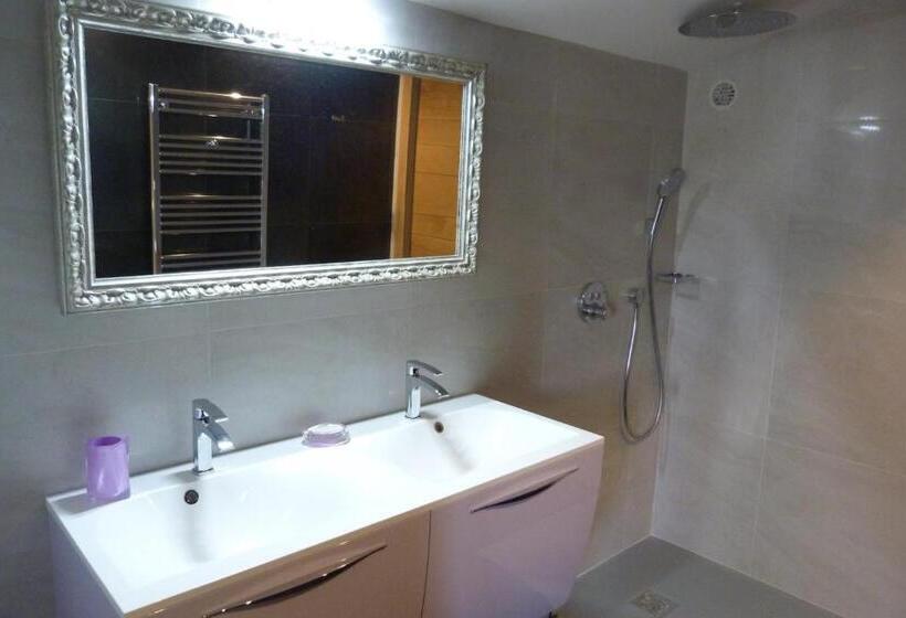 جناح جونيور مطل على الحديقة, Mas De Chantounette