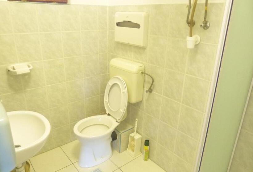 Номер Стандарт Трехместный, Família Panzió