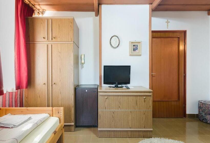 Четырехместный Номер Стандарт, Família Panzió