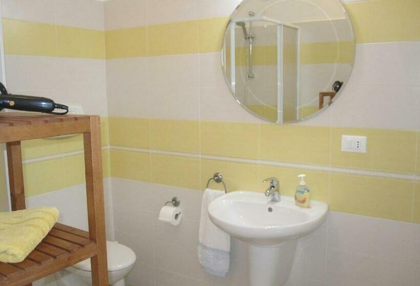 غرفة قياسية ثلاثية, Magnolia B&b