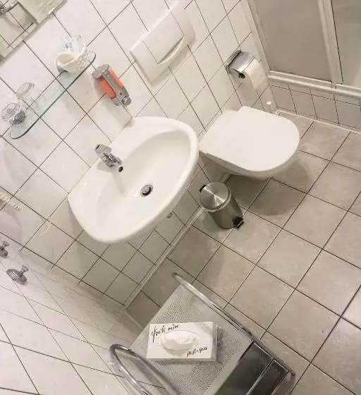 Perhehuone, Pension Zur Wartburg