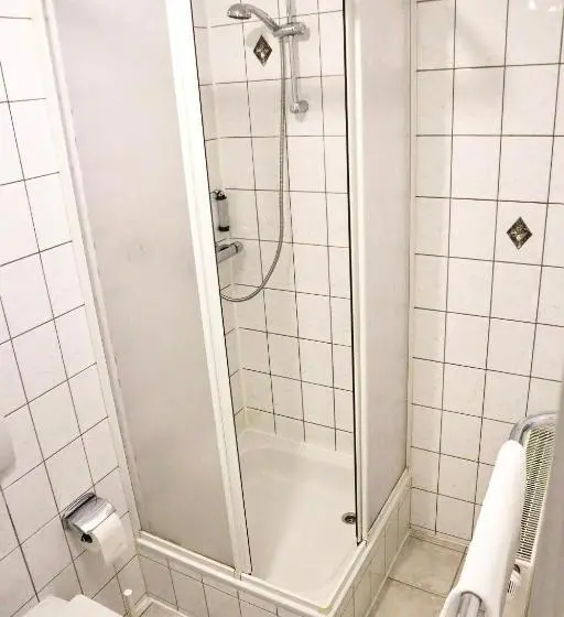 Perhehuone, Pension Zur Wartburg