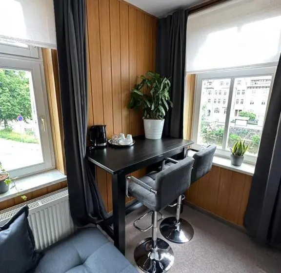 Perhehuone, Pension Zur Wartburg