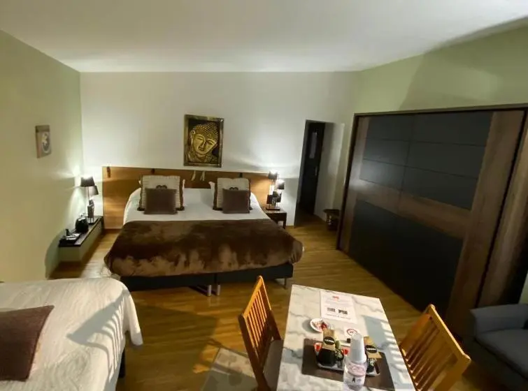 スタンダードトリプルルーム, Chambres D Hôtes Au Clos Saint Georges