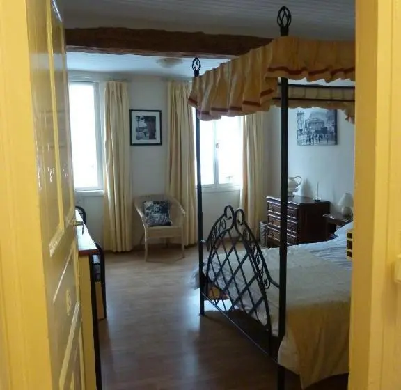 Standard Kolmen Hengen Huone, Chateau View Chambres D Hôtes