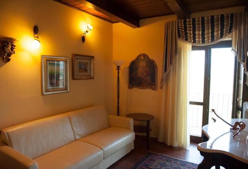 جناح مزوَّد بشرفة, La Dimora Antica