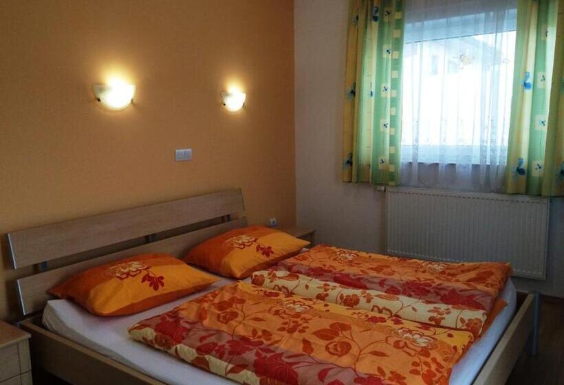 اتاق استاندارد با بالکن, Tourist Farm šalamun