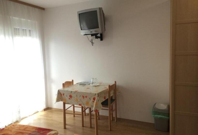 اتاق استاندارد با بالکن, Tourist Farm šalamun