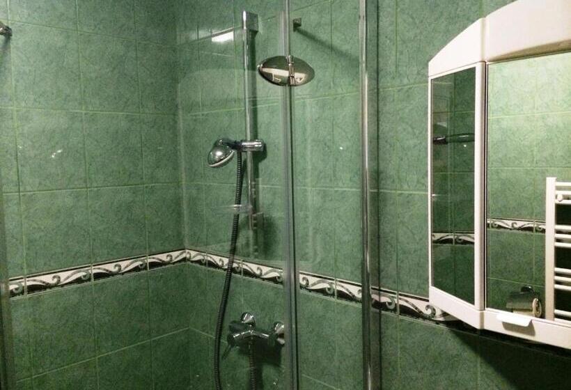 استودیوی استاندارد, Tourist Farm šalamun