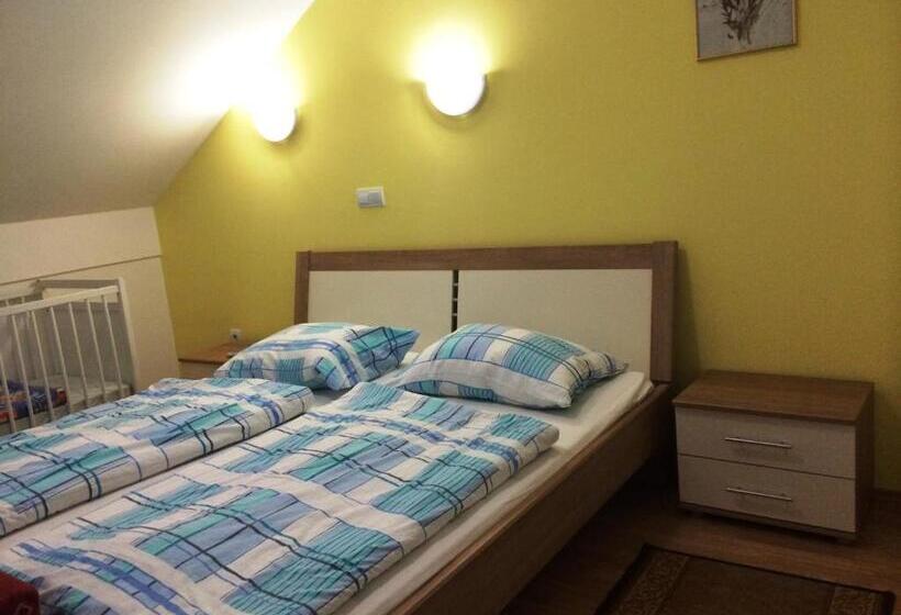 استودیوی استاندارد, Tourist Farm šalamun