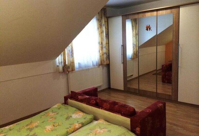 استودیوی استاندارد, Tourist Farm šalamun