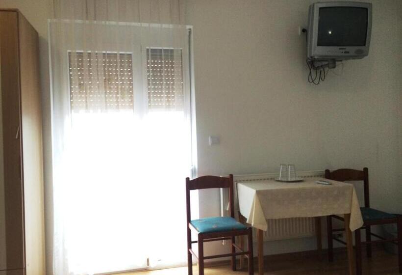 اتاق استاندارد با بالکن, Tourist Farm šalamun