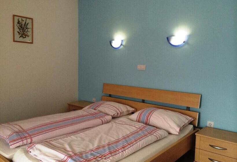 اتاق استاندارد با بالکن, Tourist Farm šalamun