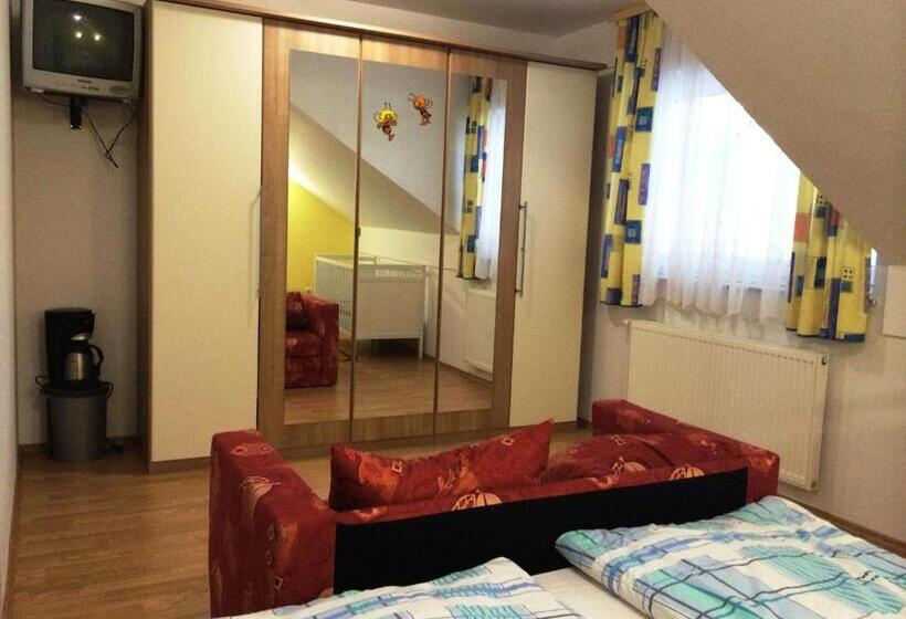 استودیوی استاندارد, Tourist Farm šalamun