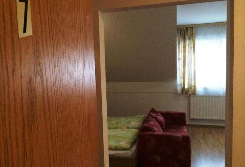 استودیوی استاندارد, Tourist Farm šalamun