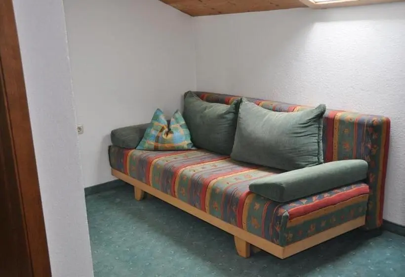 Cameră Familiară, Ehstandhof