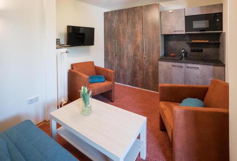 スタンダードスタジオ, Haus Quentin