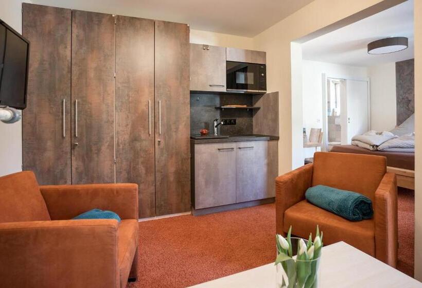 スタンダードスタジオ, Haus Quentin