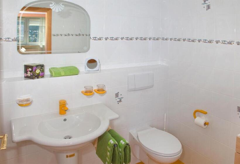 Standard room with outdoor bath, Haus Quentin