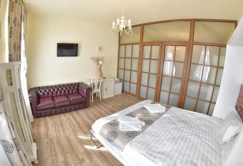 2 Bedroom Deluxe Apartment