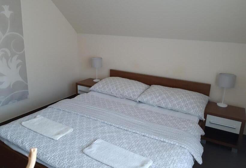 Номер Стандарт с Балконом, Penzion Hastrman