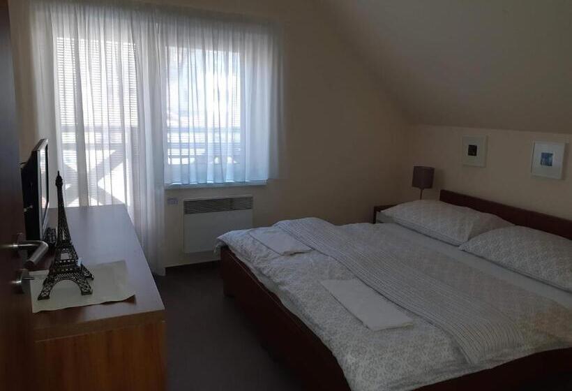 Апартаменты 1 Спальня с Балконом, Penzion Hastrman