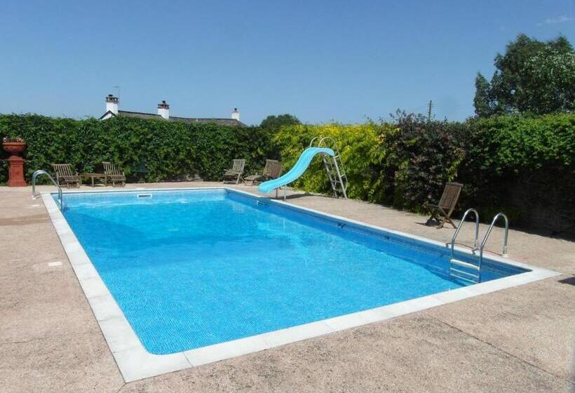 בונגלו סטנדרט עם נוף לגינה, Bournestream