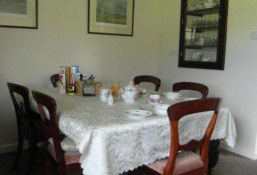 חדר משפחתי, Bournestream