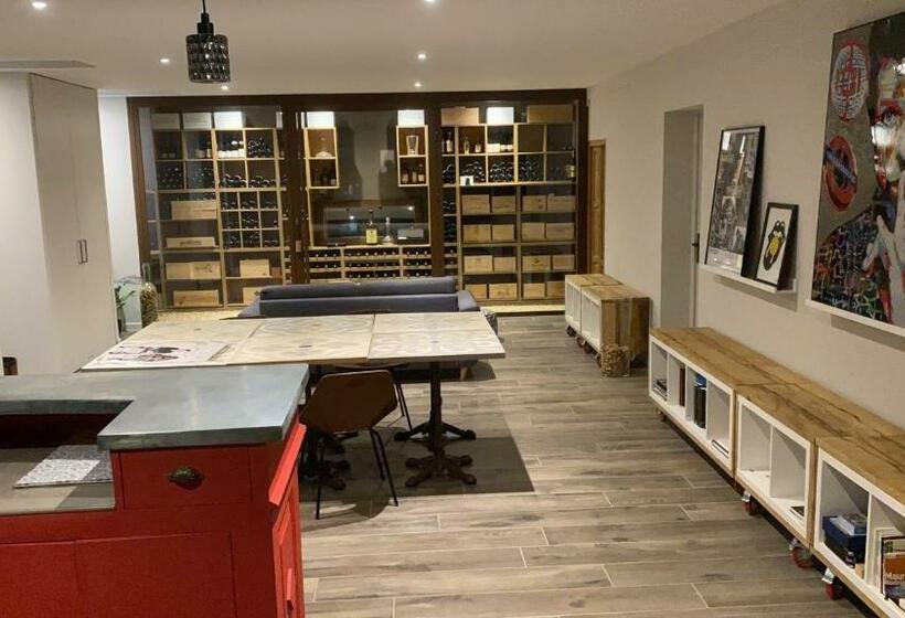 استودیو استاندارد با تراس, La Villa Dupont D Avignon