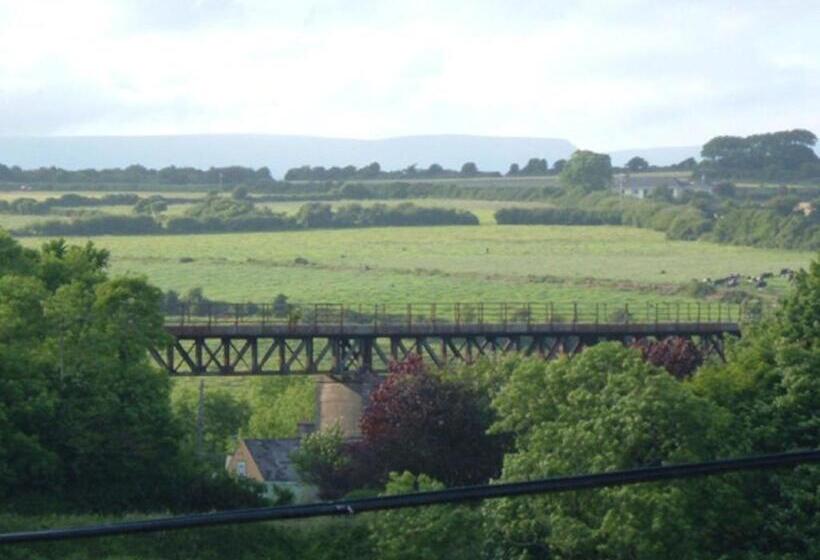 家庭间, Comeragh View