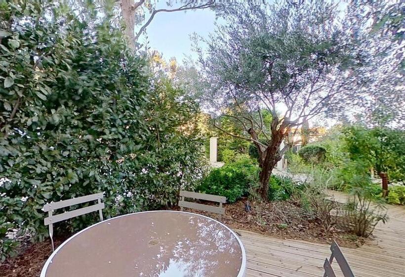 استودیو استاندارد با تراس, La Villa Dupont D Avignon