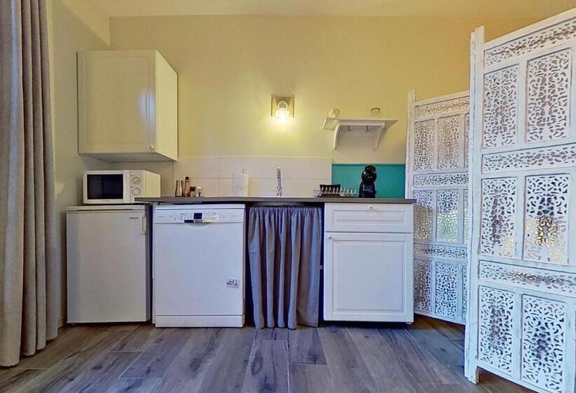 استودیو استاندارد با تراس, La Villa Dupont D Avignon