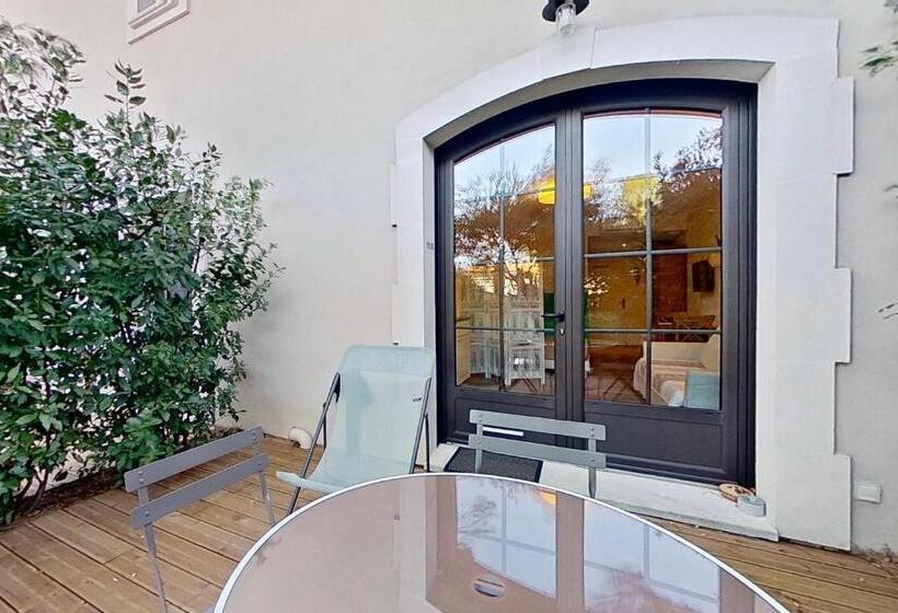 استودیو استاندارد با تراس, La Villa Dupont D Avignon