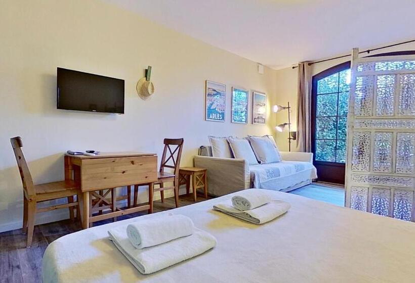 استودیو استاندارد با تراس, La Villa Dupont D Avignon