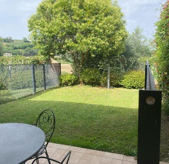 شقة غرفة واحدة, Cumana Blu Apartments