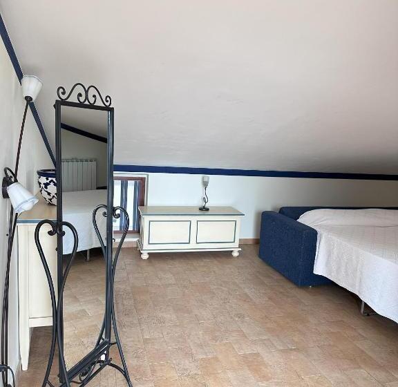 إستوديو قياسى مطل على البحر مزوَّد بشرفة, Cumana Blu Apartments