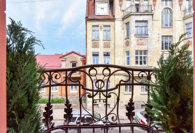 سوئیت با بالکن, Jugend With Self Check In