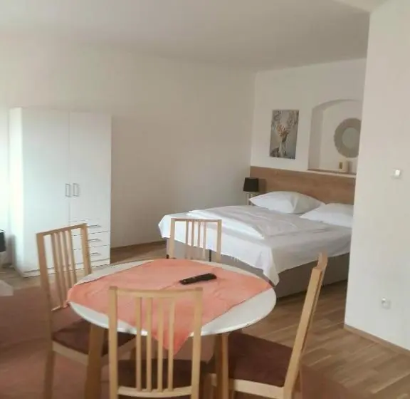 １ベッドルームアパートメント, Apartmány Sedmikráska